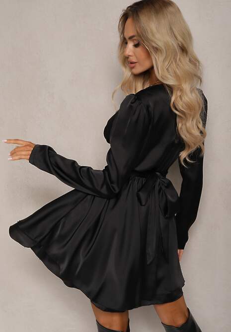 Czarna Satynowa Sukienka Mini z Falbankami i Paskiem z Tyłu w Talii Catriona