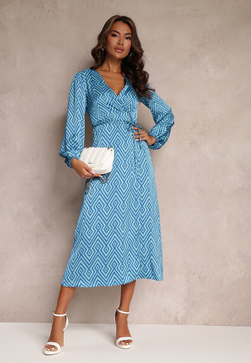 Niebieska Satynowa Sukienka Kopertowa w Geometryczny Wzór Hurush