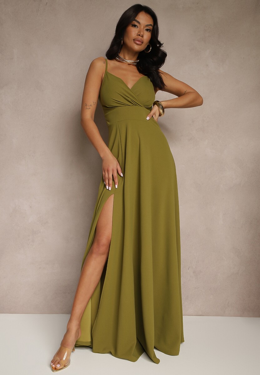 Czerwona Elegancka Sukienka o Rozkloszowanym Kroju z Rozcięciem na Ramiączkach z Kopertowym Dekoltem Winelia