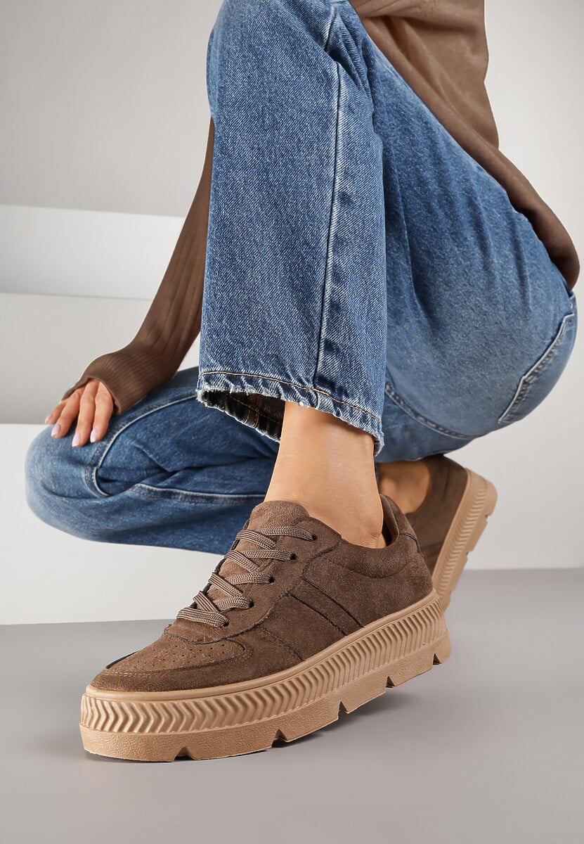 Czarne Sneakersy z Perforacją na Żłobionej Podeszwie Riparian Rights