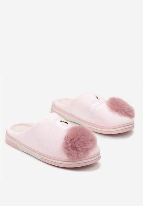 Jasnoróżowe Kapcie na Płaskiej Podeszwie z Pomponem i Haftem Xamela