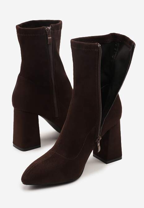 Ciemnobrązowe Botki Vices z Imitacji Zamszu na Słupkowym Obcasie z Przylegającą Cholewką Morenne