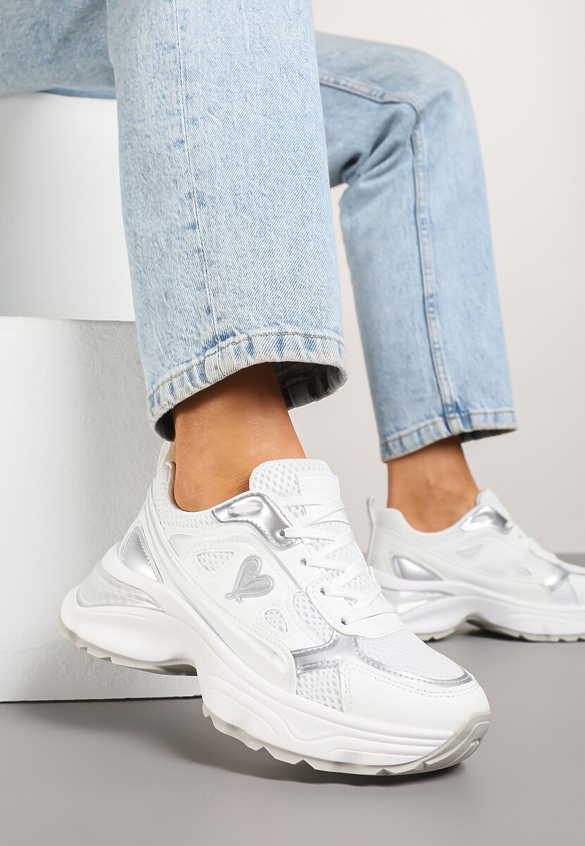 Białe Sneakersy na Platformie z Ozdobnym Sercem Wizana