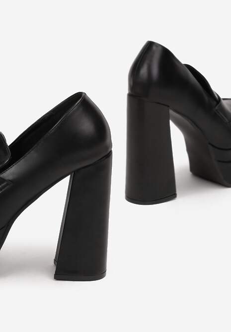 Czarne Czółenka na Wysokim Słupku i Platformie Senu