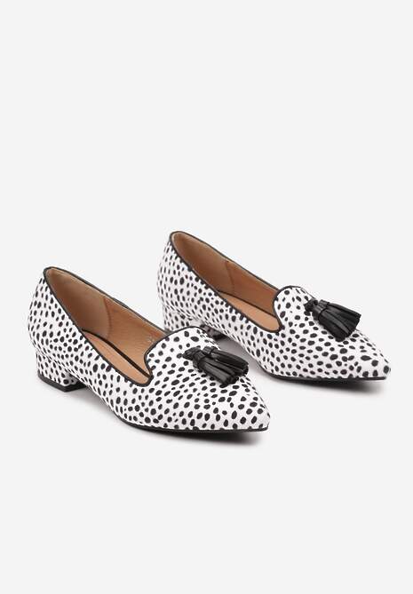 Czarne Czółenka Mokasyny na Słupku Ozdobione Frędzlami i Kropkami Bianath