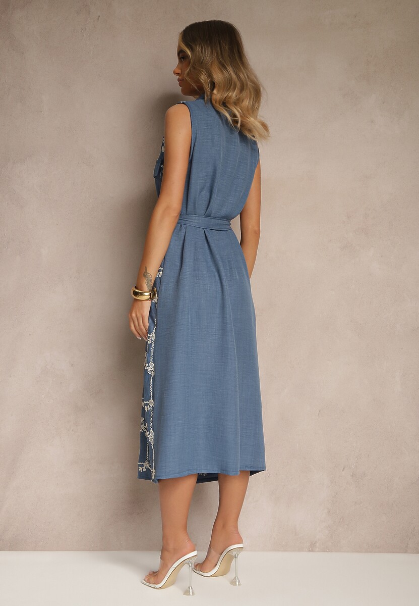 Niebieska Sukienka Koszulowa z Wiązanym Paskiem i Haftowanym Zdobieniem Malenea