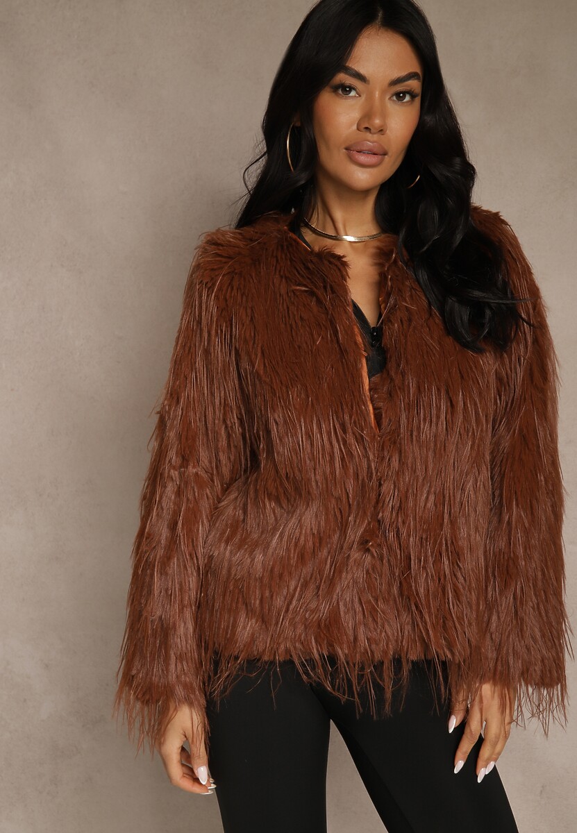 Ciemnoróżowa Futerkowa Kurtka o Prostym Kroju z Zapięciem na Haftki Sialithiel