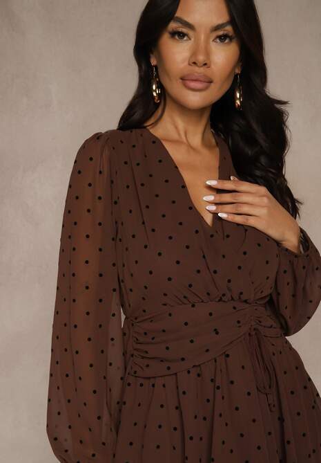 Ciemnobrązowa Rozkloszowana Sukienka w Kropki Ozdobiona Marszczeniem Liserra