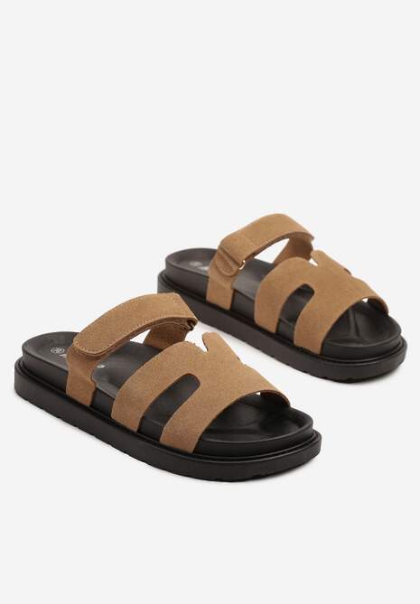 Ciemnobeżowe Klapki Ozdobione Wycięciami Novariella