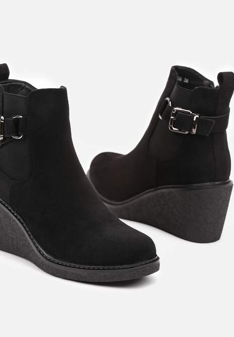 Czarne Botki Sztyblety na Koturnie z Ozdobną Klamrą Erillia