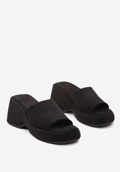 Czarne Jednolite Klapki z Szerokim Paskiem na Koturnie z Platformą Kaldira