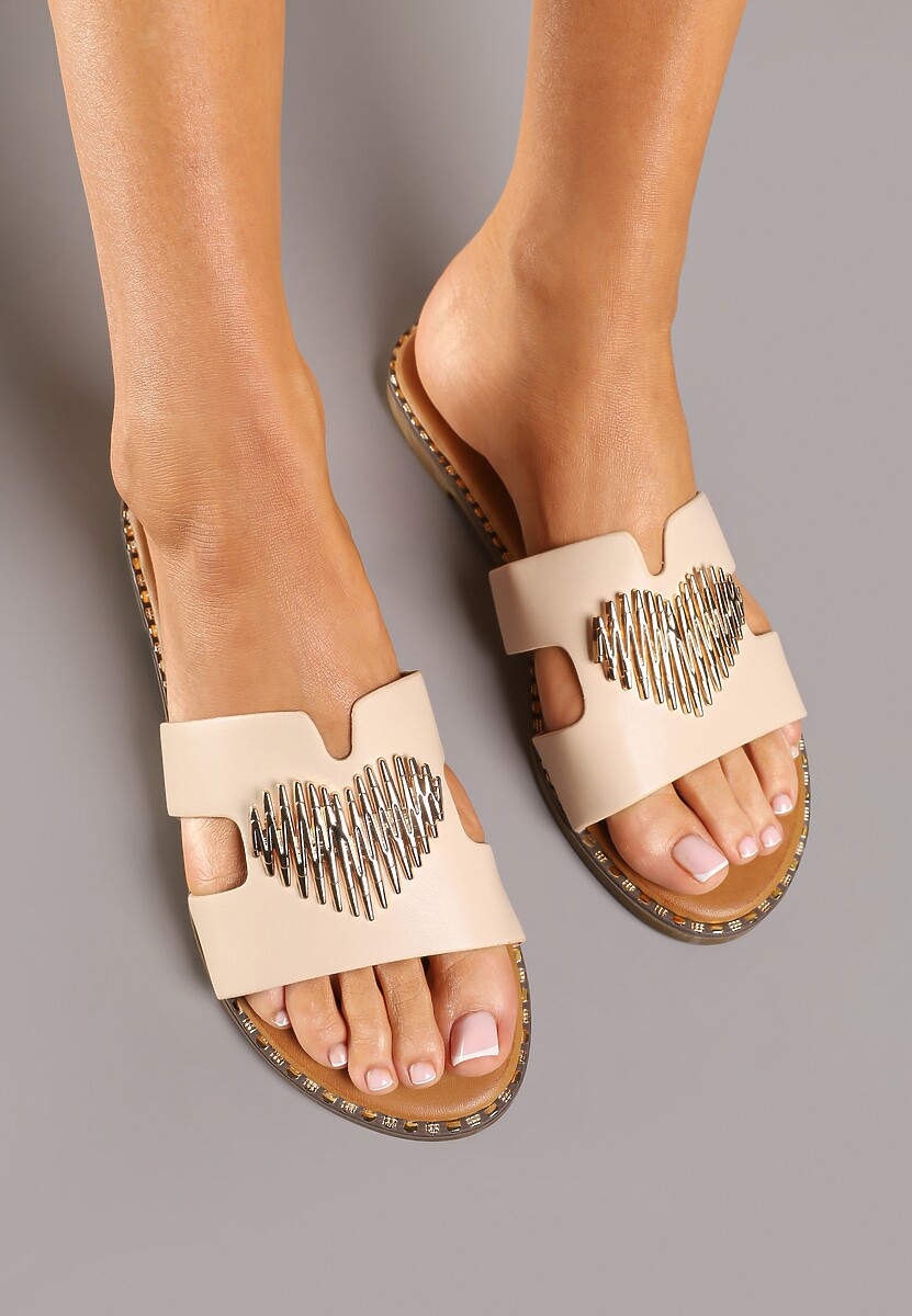 Beżowe Klapki Ozdobione Sercami i Wycięciami Azvisa