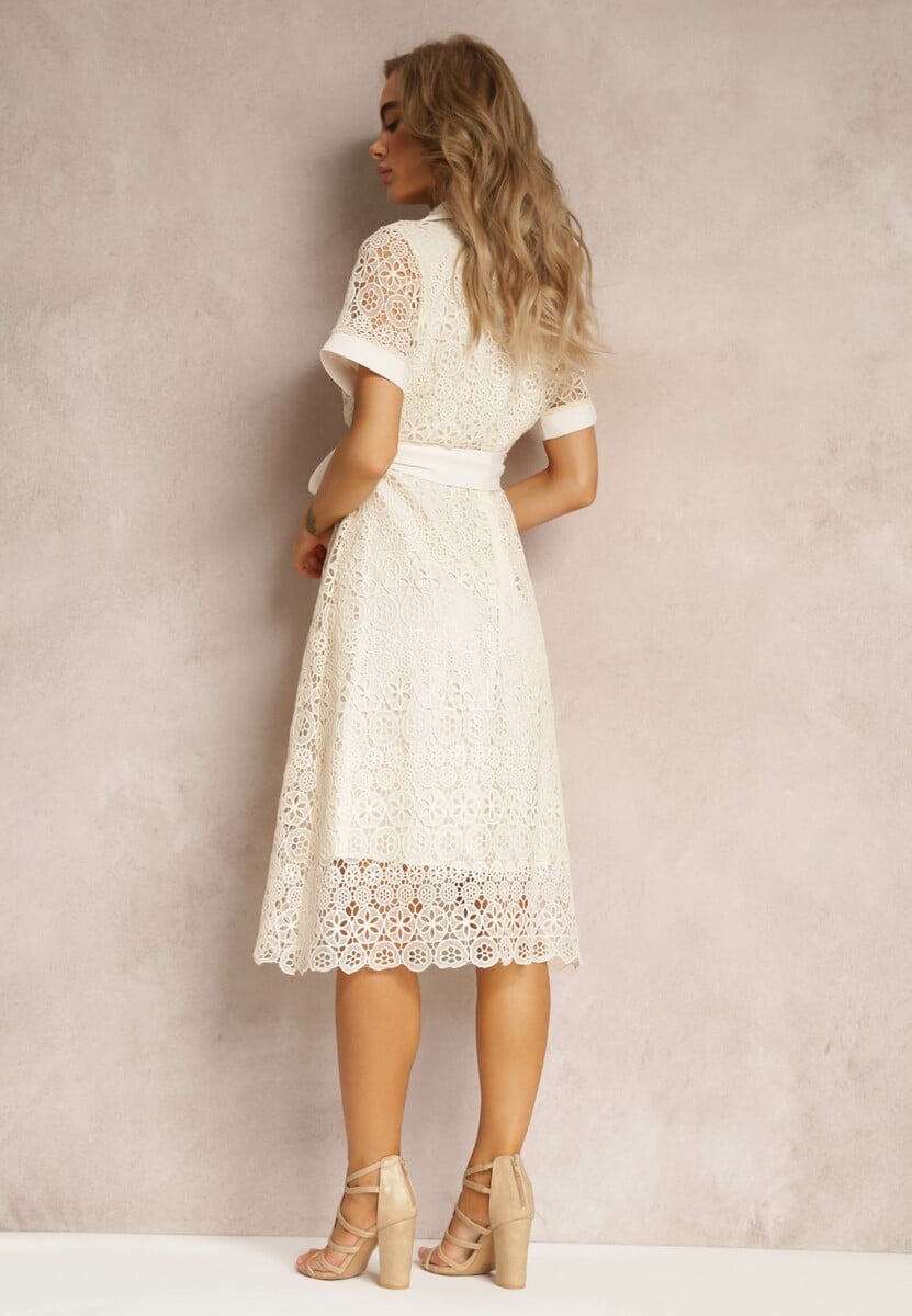 Jasnobeżowa Koronkowa Sukienka Koszulowa z Krótkim Rękawem i Wiązanym Paskiem Noralia