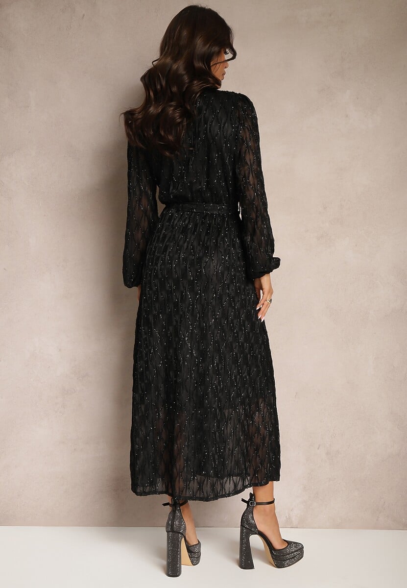 Czarna Kopertowa Sukienka Zdobiona Połyskującą Nicią Wiązana w Pasie Ocevra