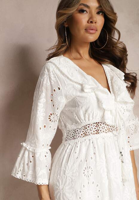 Biała Mini Sukienka z Bawełny Ozdobiona Haftami i Koronką Qirelia