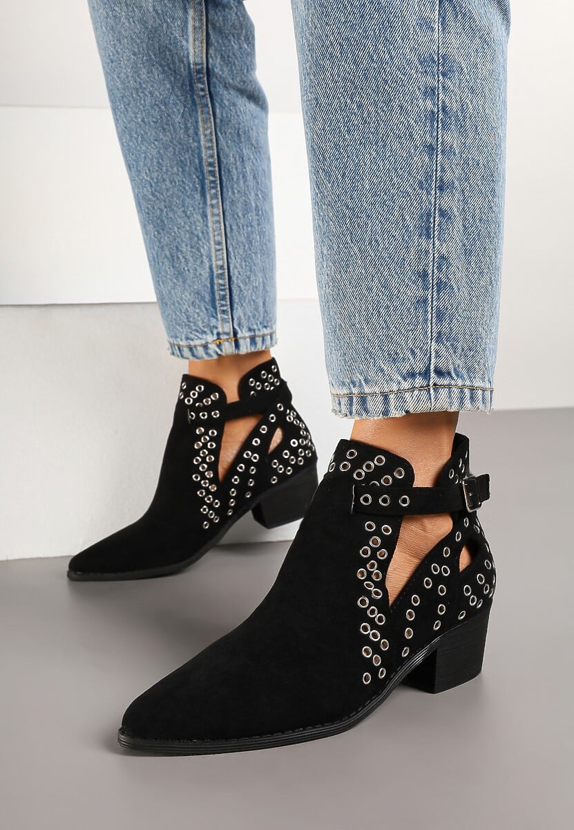 Beżowe Botki Kowbojki na Słupku Ozdobione Nitami i Wycięciem Eleawena