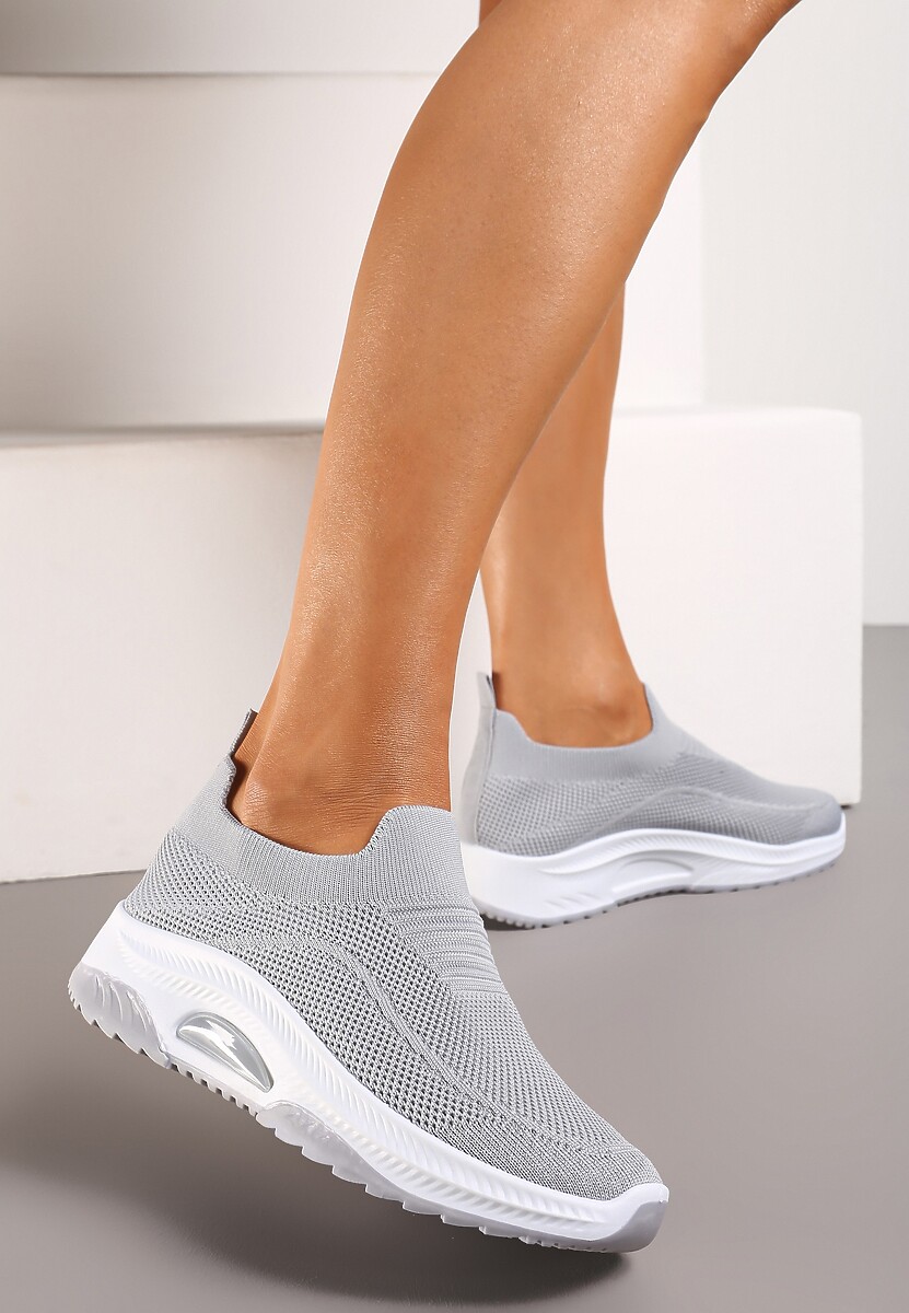 Szare Casualowe Buty Sportowe na Grubszej Podeszwie Ozdobione Perforacją Fiovena