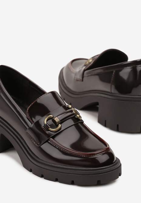 Bordowe Mokasyny na Słupku Ozdobione Klamrą Ettane