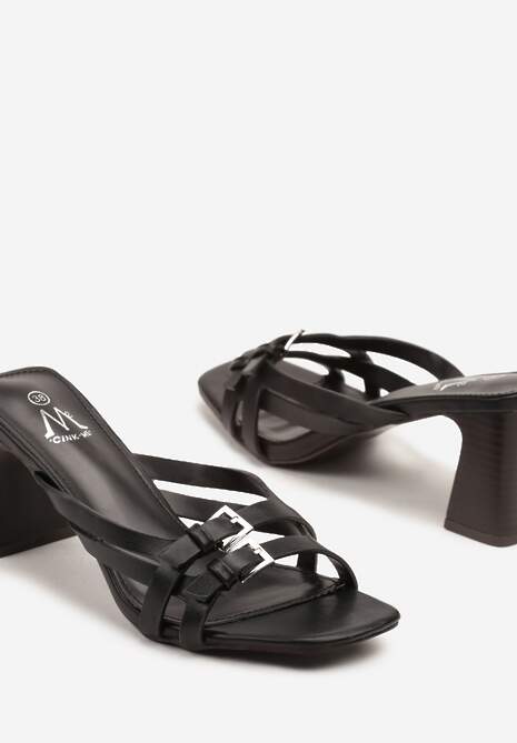 Czarne Klapki na Słupku Ozdobione Klamrami i Paskami Yasfia