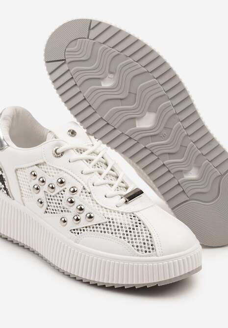 Białe Sneakersy Ozdobione Gwiazdą i Nitami Zeloti