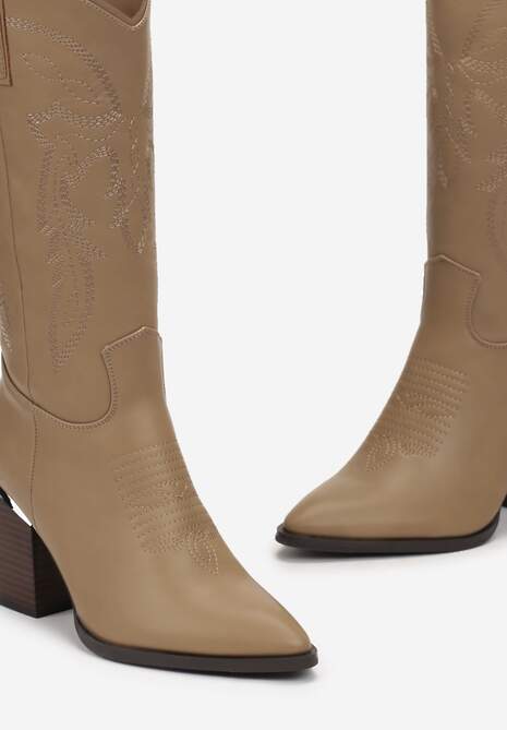 Ciemnobeżowe Kozaki na Obcasie w Stylu Kowbojek z Przeszyciami Puneia