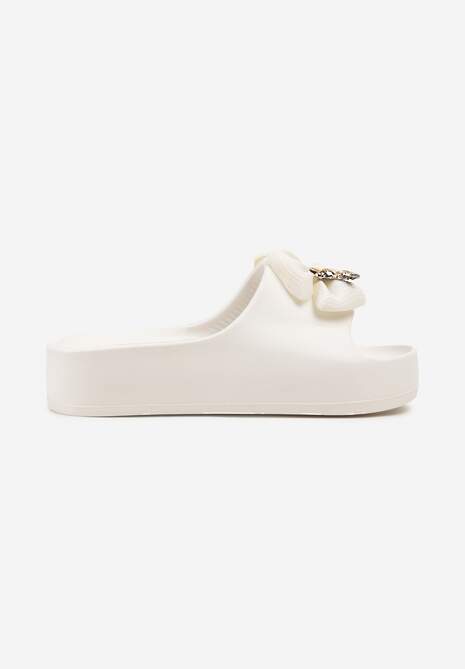 Białe Klapki z Pianki na Platformie Zdobione Kokardą i Aplikacjami Sopirene