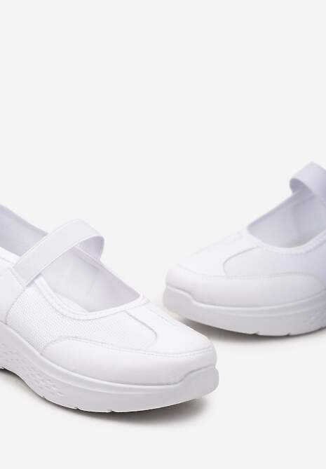 Białe Tenisówki na Płaskiej Podeszwie z Perforacją i Elastyczną Wstawką Xolema