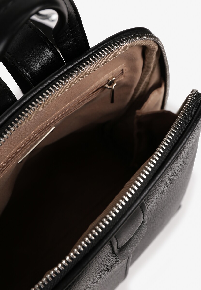 Czarny Plecak o Trapezowym Kształcie Zdobiony Przeszyciem Polzedi