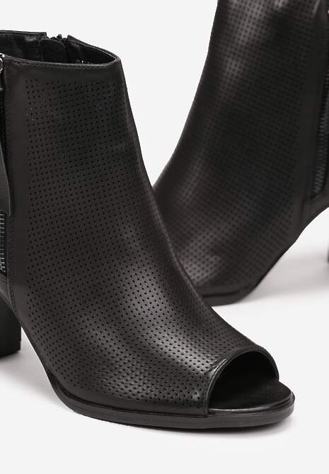 Czarne Botki na Słupkowym Obcasie z Cholewką z Perforacją i Odkrytym Noskiem Ebodia