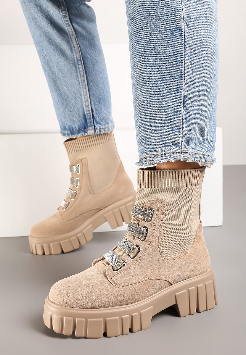 Ciemnobeżowe Botki na Tłoczonej Platformie z Elastyczną Cholewką i Cyrkoniowymi Sznurówkami Venthea