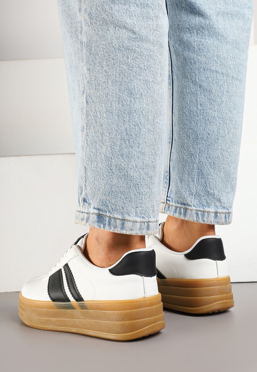 Białe Sneakersy Kultowe Tenisówki z Ozdobnymi Paskami Vandell