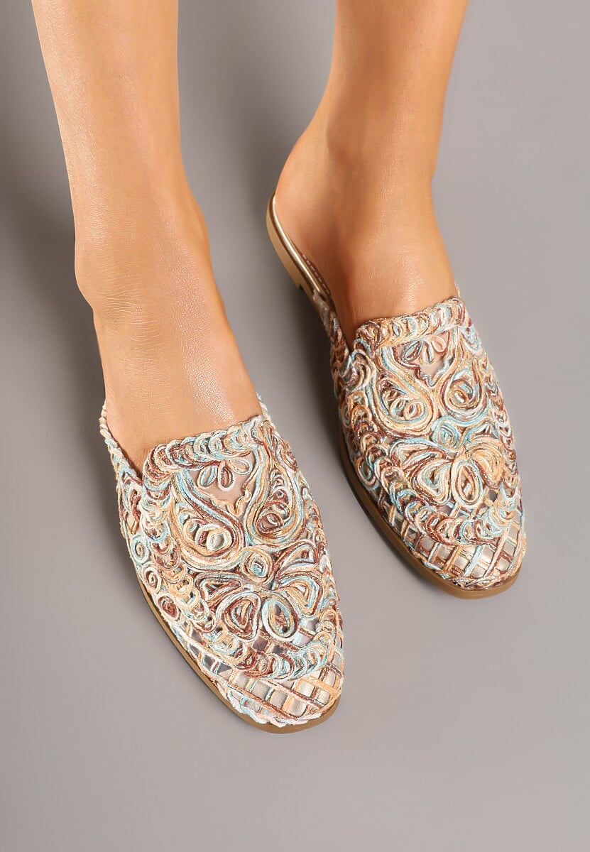 Białe Klapki z Plecioną Cholewką Nandira