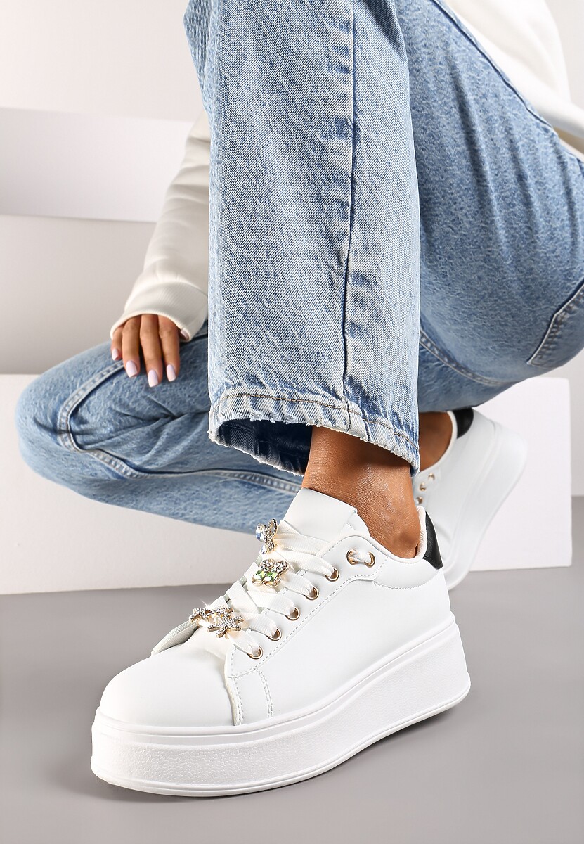 Biało-Czarne Sneakersy na Płaskiej Podeszwie Ozdobione Aplikacjami Motyli i Rozgwiazd Asnoria