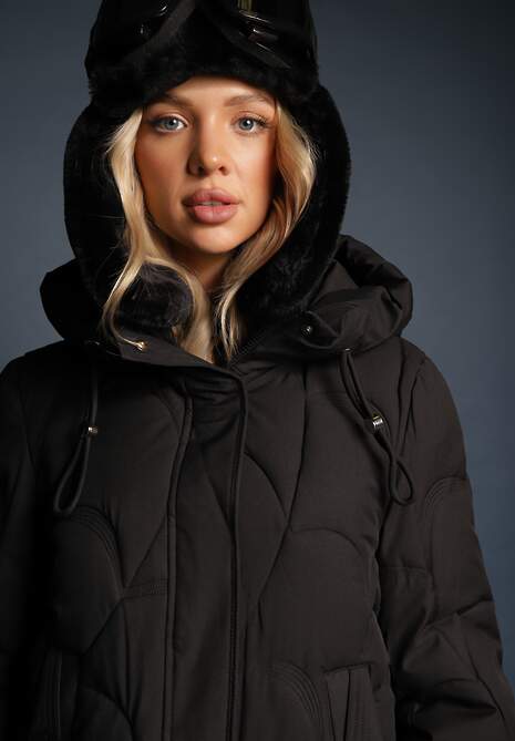 Czarna Pudełkowa Kurtka Zdobiona Pikowanymi Przeszyciami z Kapturem i Ściągaczami Ziasha