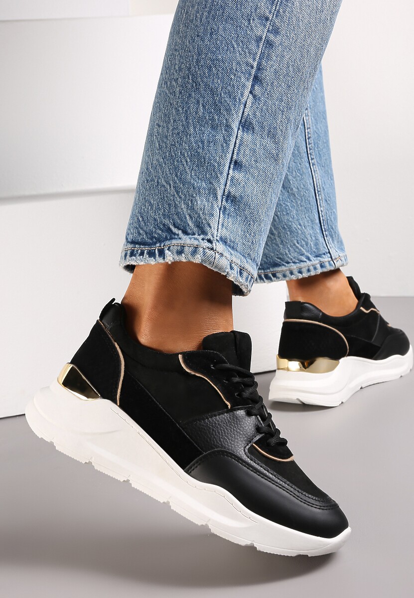 Czarne Sneakersy na Platformie z Tłoczoną i Metaliczną Wstawką z Tyłu Biorli