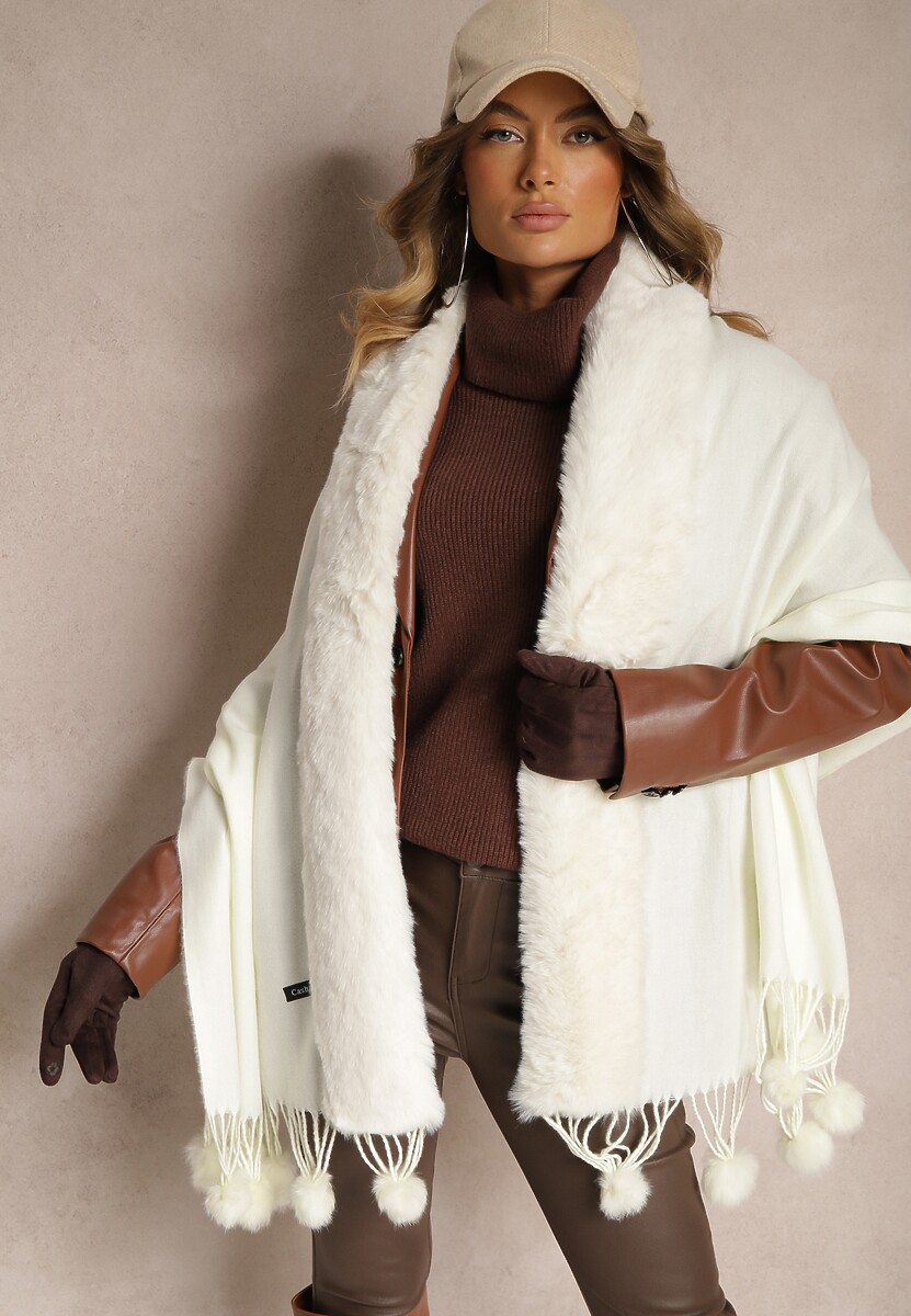 Szary Szalik Narzutka o Prostokątnym Fasonie z Futerkiem i Pomponami Taqan