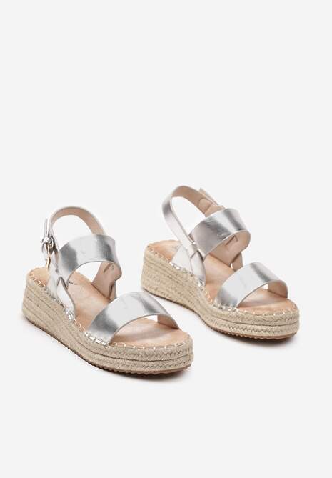 Srebrne Sandały na Plecionej Podeszwie Zapinane Wokół Kostki na Sprzączkę Ioni