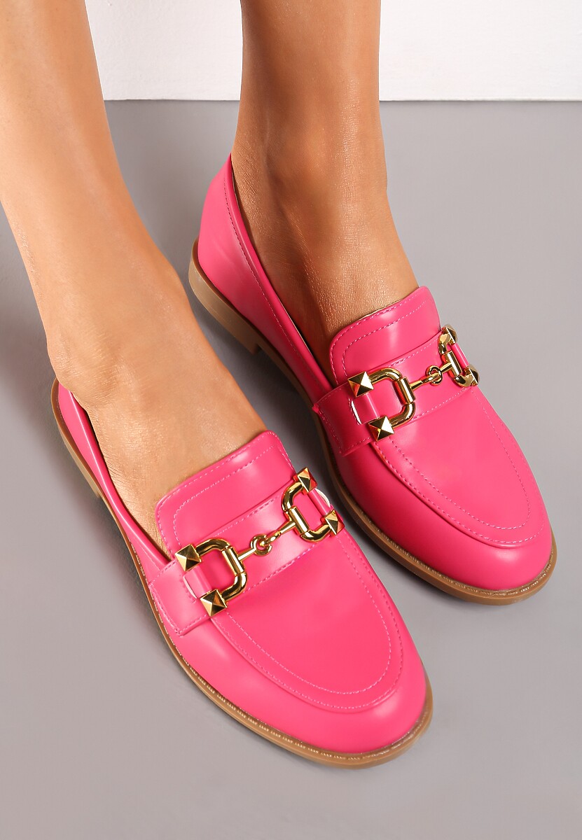 Białe Płaskie Mokasyny Ozdobione Metalową Klamerką Cassiope