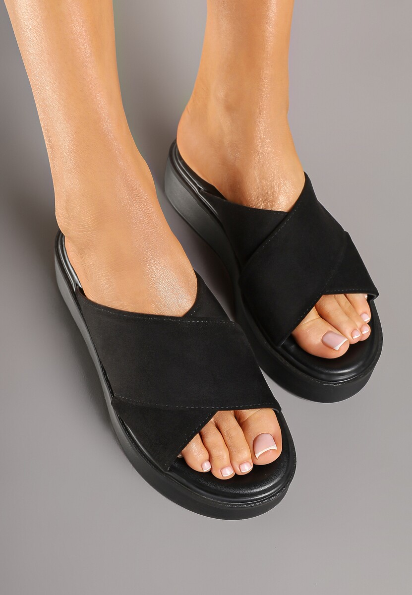 Czarne Klapki na Platformie z Dwoma Paskami Delaitia