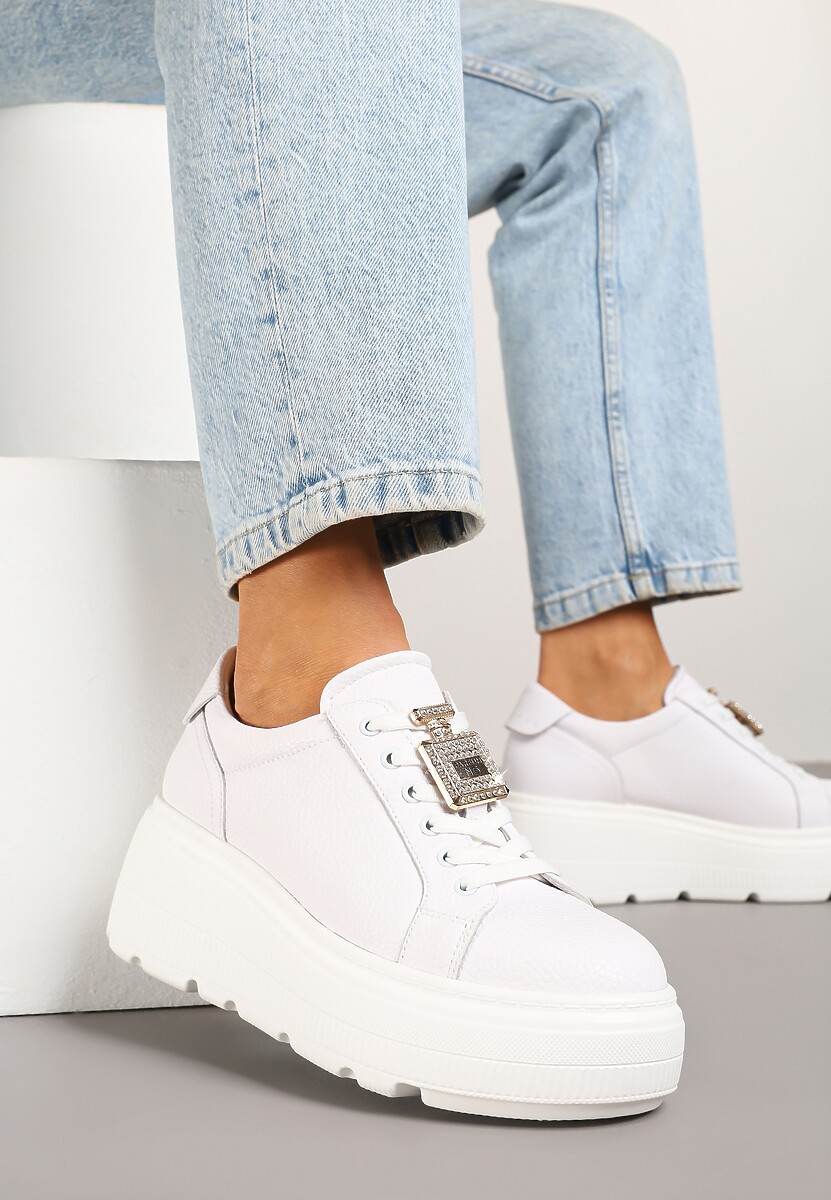 Białe Sneakersy na Platformie ze Skóry Naturalnej z Metaliczną Aplikacją Falandria