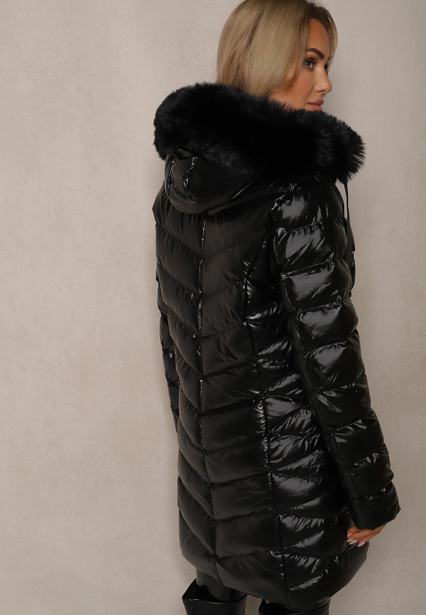 Czarna Kurtka Pikowana  o Długim Kroju Ozdobiona Sznurkami i Odpinanym Futerkiem Lorrina