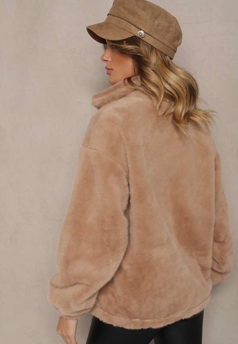 Ciemnobeżowa Kurtka z Miękkiego Futerka Ozdobiona Naszytym Sercem Zozimara