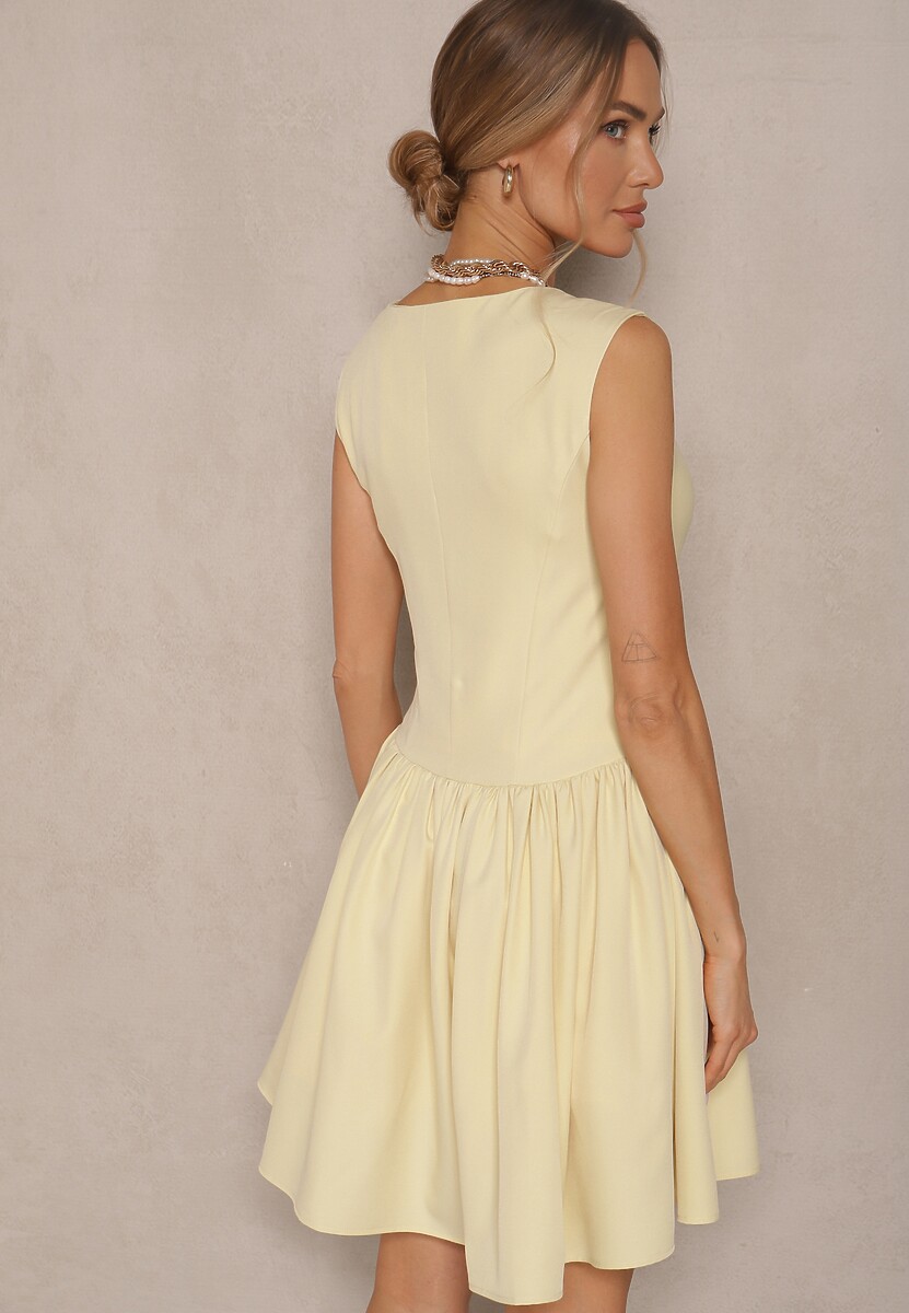 Żółta Sukienka o Rozkloszowanym Kroju z Kwadratowym Dekoltem Halivira