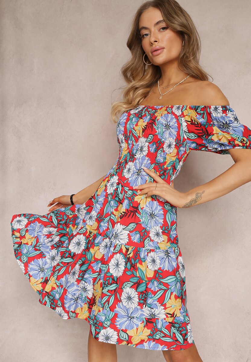 Czerwona Sukienka Mini z Hiszpańskim Dekoltem w Kwiatowy Wzór z Wiskozy Skygaze