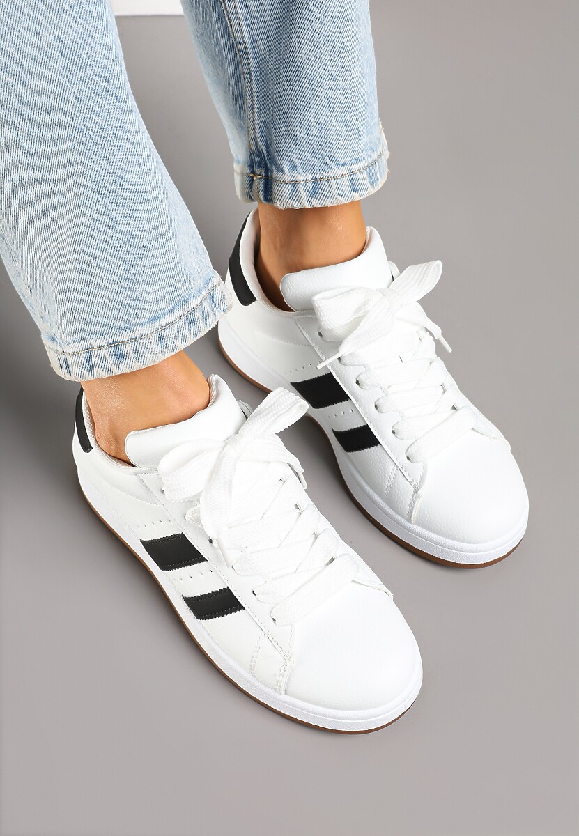 Białe Sneakersy w Stylu Kultowych Tenisówek z Ozdobnymi Paskami Marazea