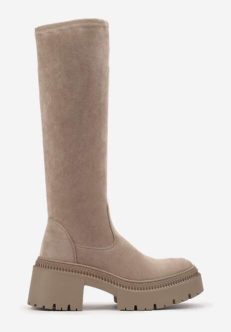 Ciemnobeżowe Długie Kozaki z Elastyczną Cholewką na Grubej Tłoczonej Podeszwie Hantrine