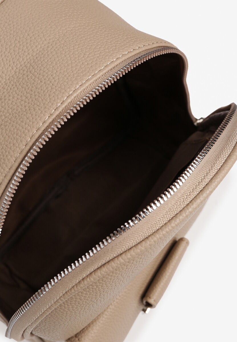 Ciemnobeżowy Mały Plecak z Kieszonką i Metaliczną Ozdobą na Szelkach z Regulacją Ravasindra