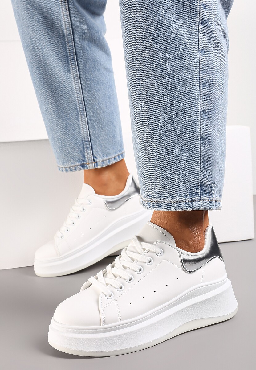 Biało-Srebrne Sneakersy na Grubej Podeszwie z Perforacją i Ozdobą Gumowym Misiem Aireth