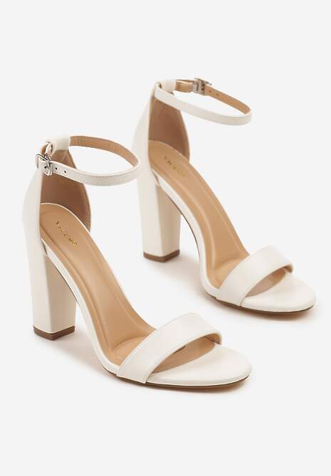 Białe Sandały Vices na Słupku w Klasycznym Stylu Feve