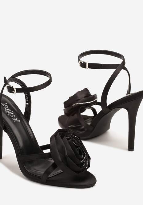 Czarne Sandały z Aplikacją w Kształcie Kwiatka z Cyrkoniami na Szpilce Zianelle
